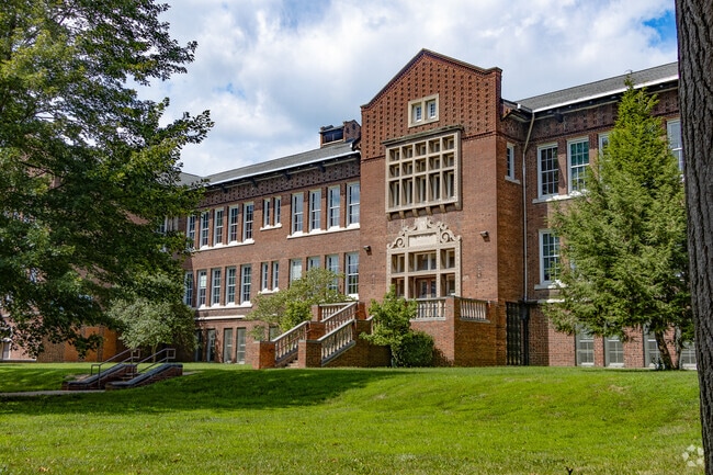 Farragut Elementary School received an overall rating of D from Niche.