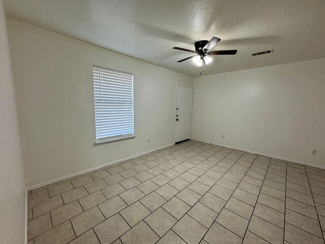 1705 Cedarhill Dr unit D, Killeen, TX 76543 - photo 5