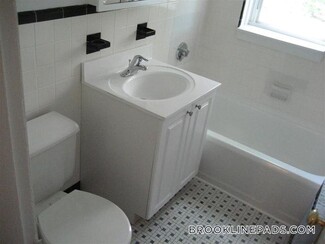 34 Harris St Unit 5, Brookline, MA 02446