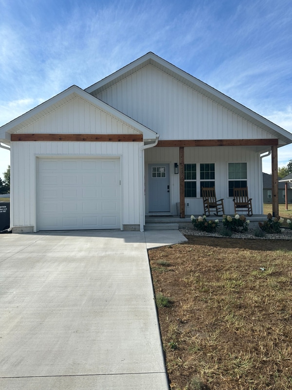 286 Abbi Ln, Bolivar, MO 65613