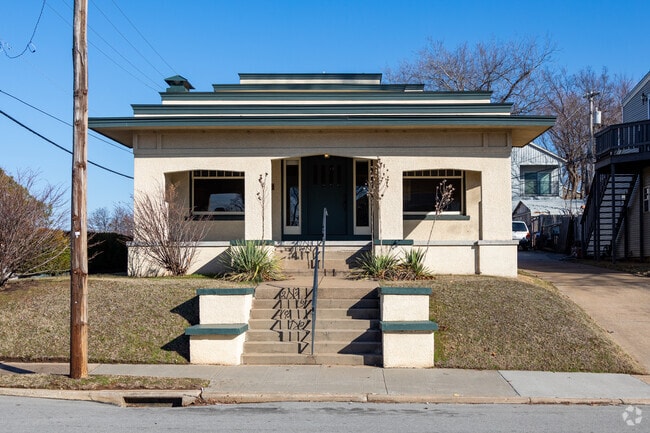Forest Orchard, Tulsa, OK is filled with single-story family homes perfect for singles or duos.