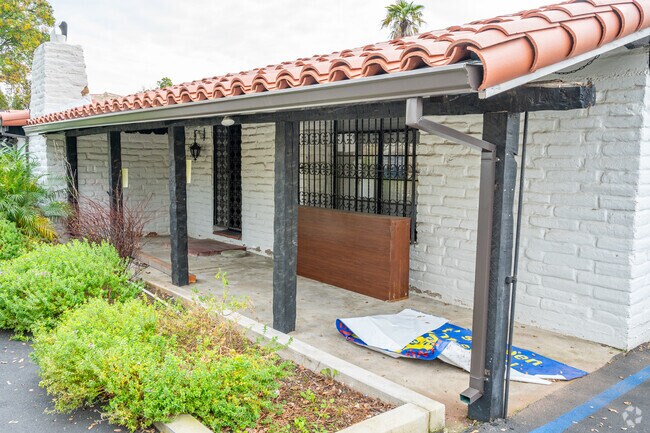 Attend classes at El Rancho School.