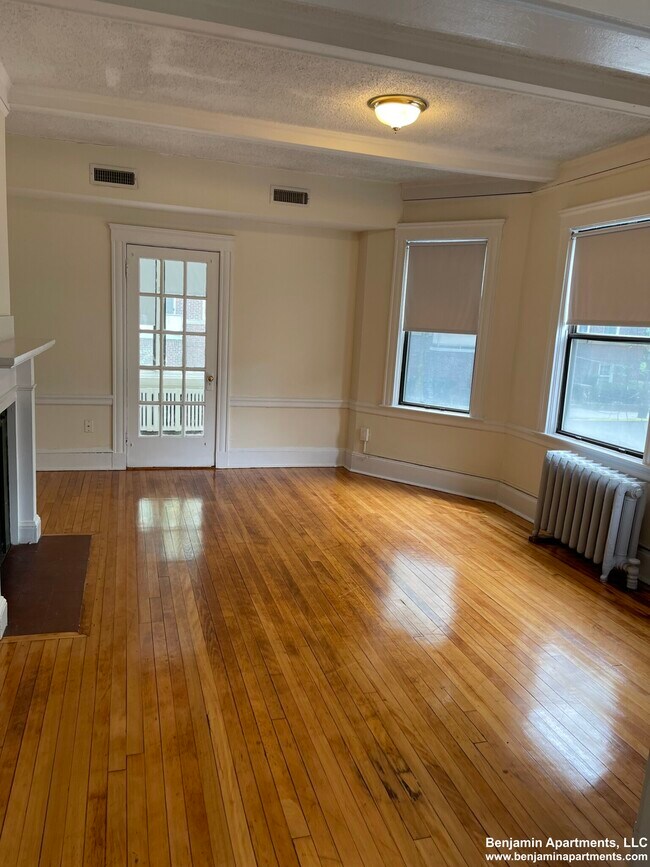 6 Hamilton Rd unit 1, Brookline, MA 02446 - photo 2