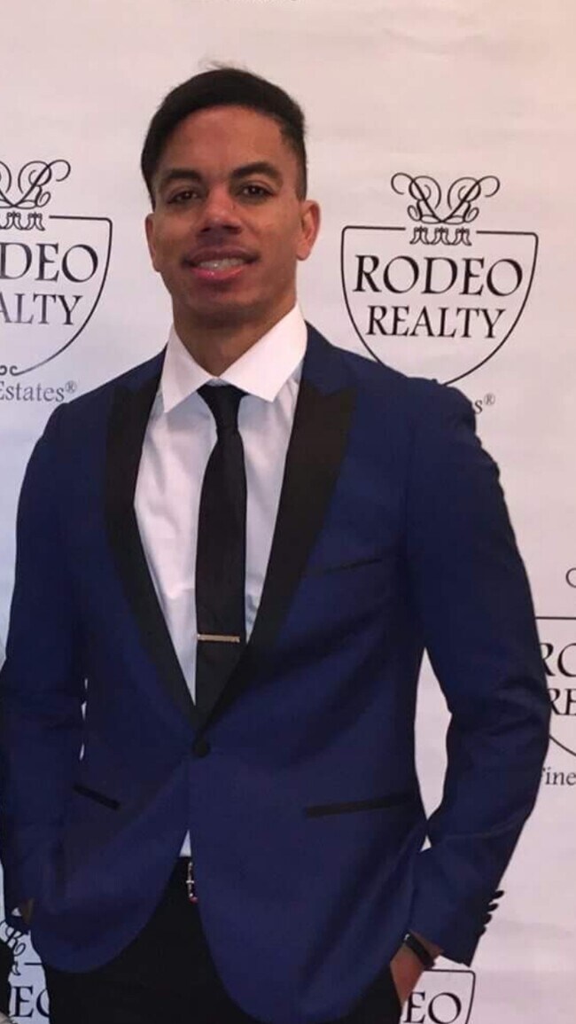 Agent Photo
