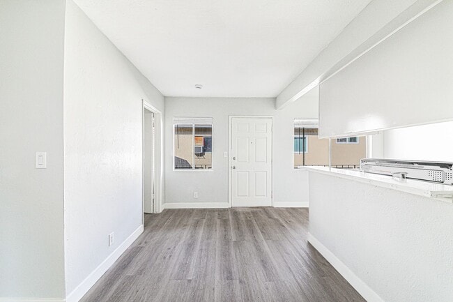 811 Gardenia Ave unit 6, Long Beach, CA 90813 - photo 5