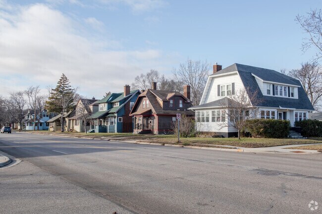 The Pantown Historic District is along Veterans Boulevard and has many Craftsman homes.