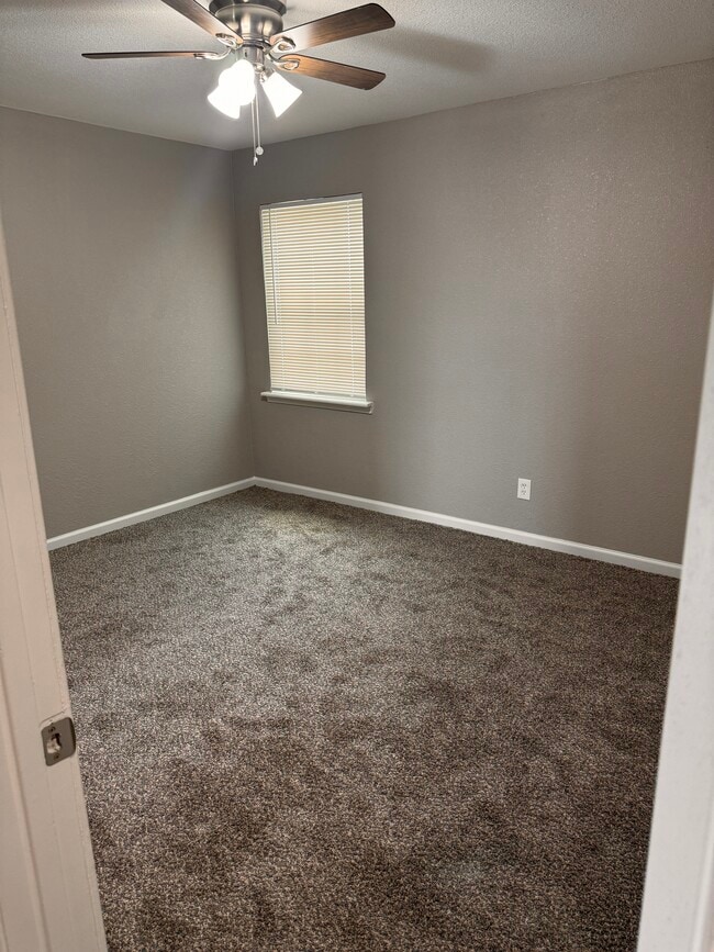 357 NW Newton Dr unit 14, Burleson, TX 76028 - photo 7