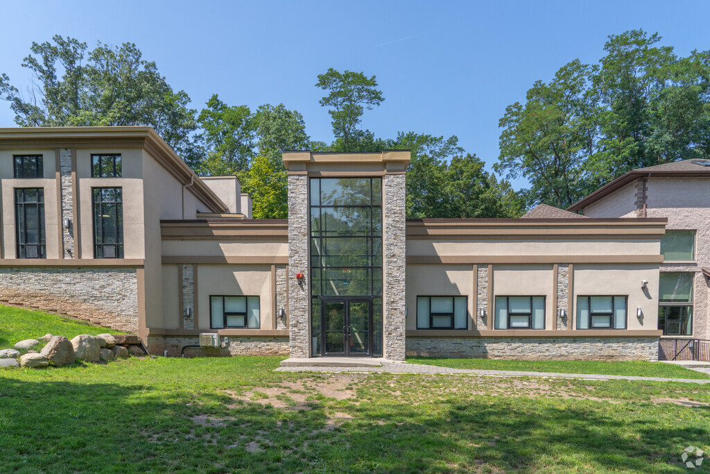 Mesivta Ahavas Hatorah is a private high school located in Spring Valley, NY.
