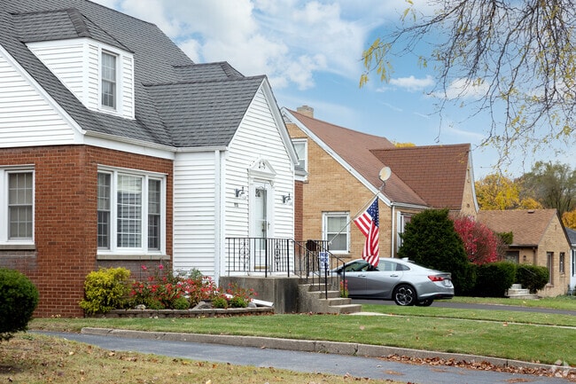 Homes in Glenwood Heights are older and neatly arranged on quiet streets.