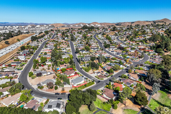 Escape the city life and enjoy the cozy suburban life in View Pointe.