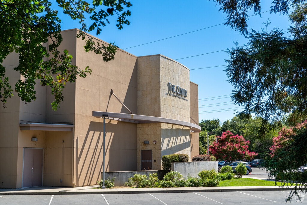 Shalom School is in the Woodside neighborhood of California.