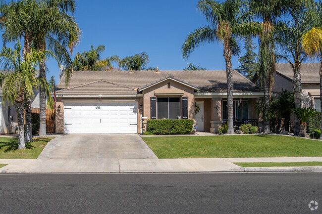 Discover a single-family home graced by palm trees in Madison Grove.