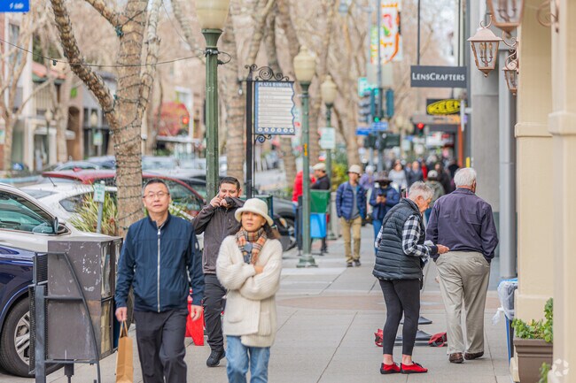 University Avenue's bustle is a Linfield Oaks pedestrian delight.
