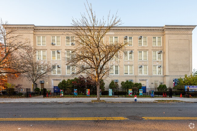 P.S. 222 - Katherine R. Snyder has a student-teacher ratio of 10 to 1