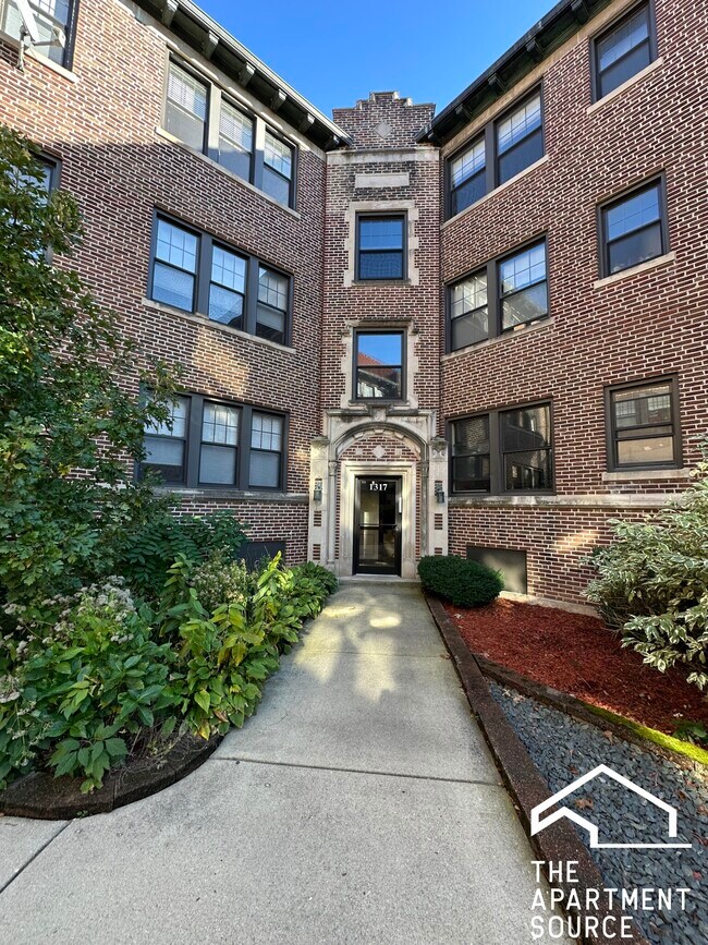 1317 Oak Ave unit H2, Evanston, IL 60201 - photo 2