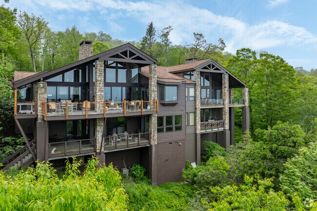 Residents of Sugar Mountain have their choice of cozy log cabins and luxurious chalets that offer stunning views and unparalleled comfort.