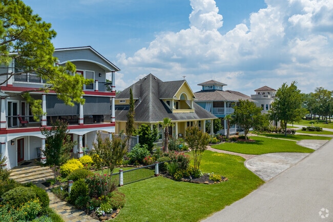 Large front and backyards can be found throughout Clear Lake Shores.