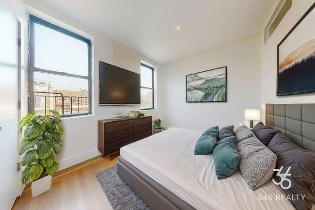 31-40-40 30th St unit B5, Queens, NY 11106 - photo 3