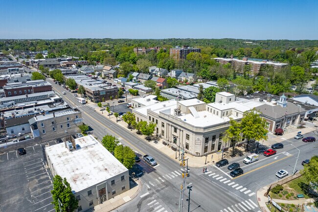 Downtown Bryn Mawr boasts a vibrant mix of upscale retail, gourmet dining, and historic buildings along its main thoroughfare.