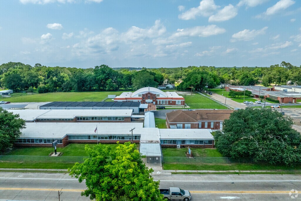 Ward Elementary School encourages young minds to explore and achieve.