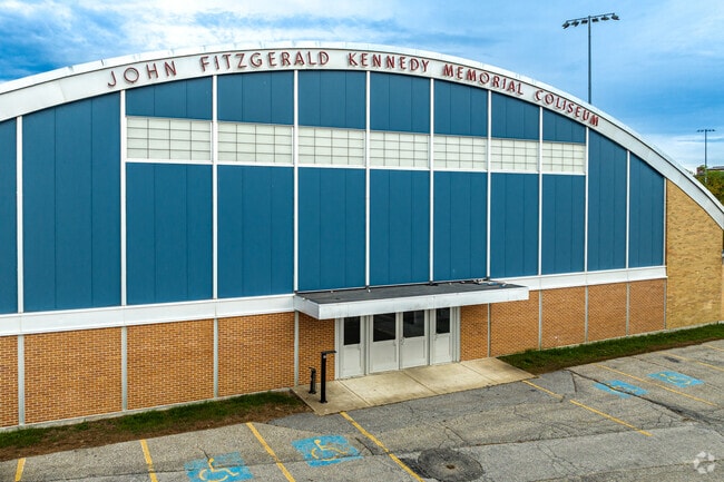 JFK Memorial Coliseum is an indoor skating ice rink in Kalivas-Union.