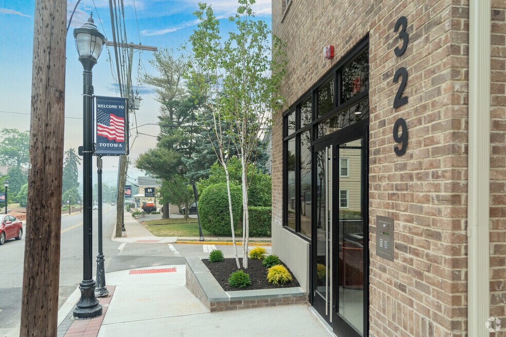 329 Totowa Rd, Totowa, NJ 07512 - photo 3