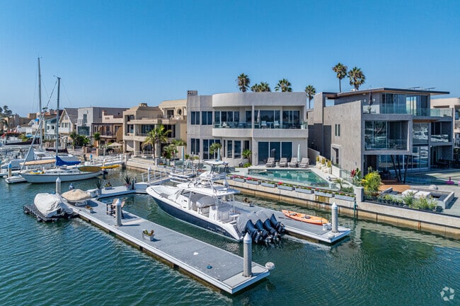 Home owners are often also boat owners in Silver Strand.