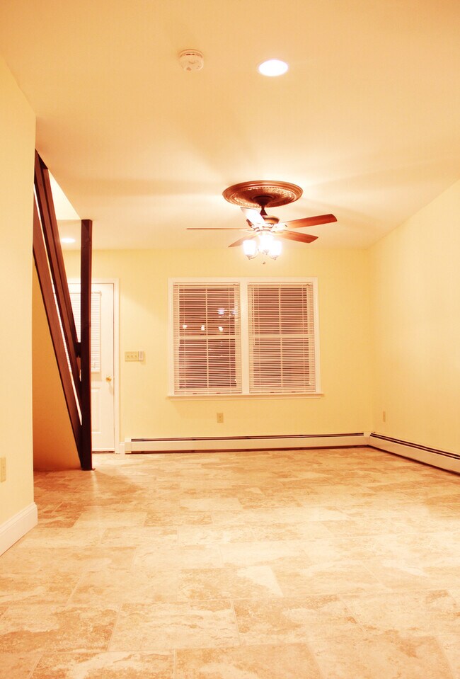 48 N Champlain St unit 3, Burlington, VT 05401 - photo 2