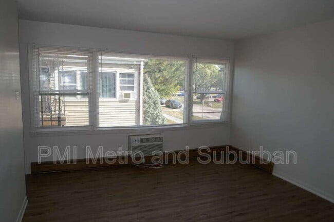 748 E 5th Ct, Des Plaines, IL 60016 - photo 2