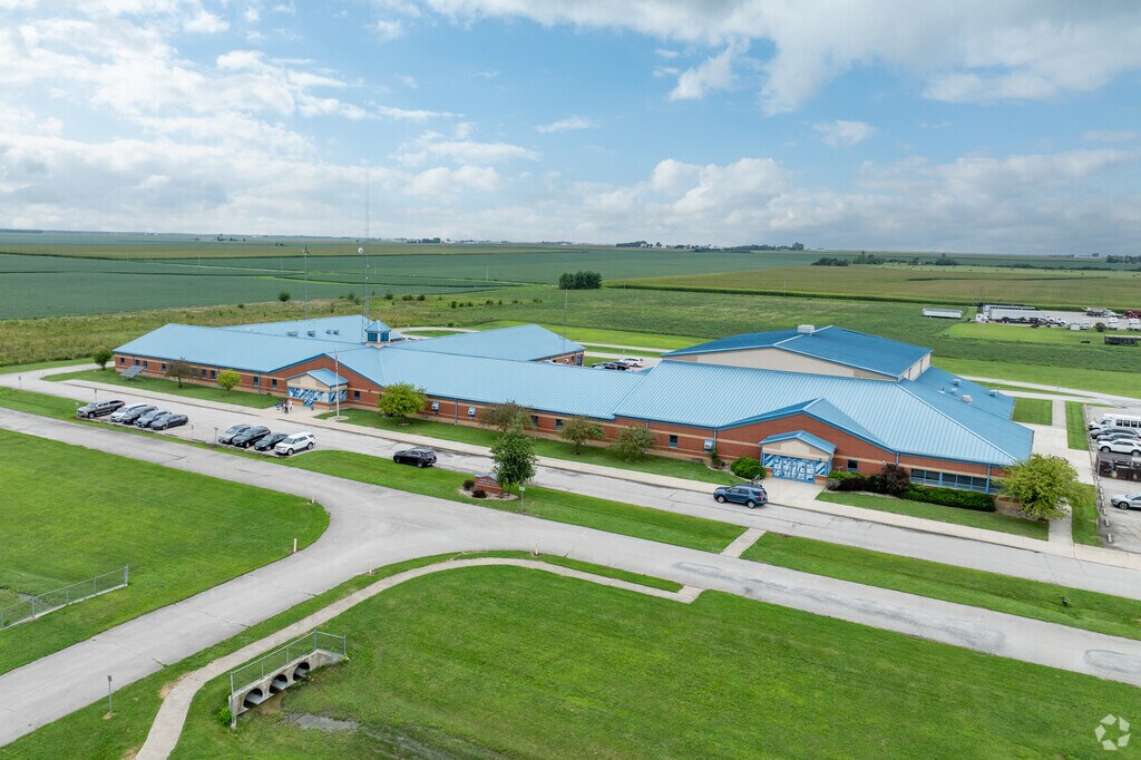 Praire Central Junior High welcomes students from Fairbury and the surrounding communities.