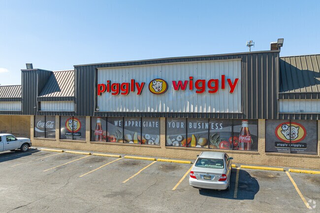 Residents of Navco can get groceries at the local Piggly Wiggly.