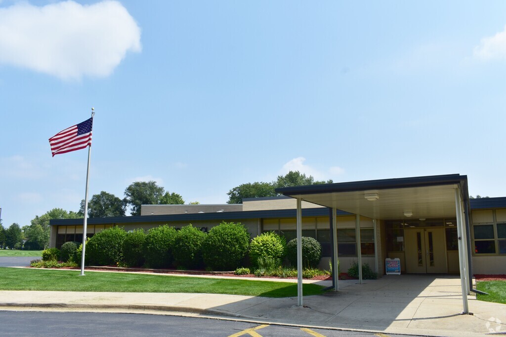 Longwood Elementary School serves students in the Thorton community.