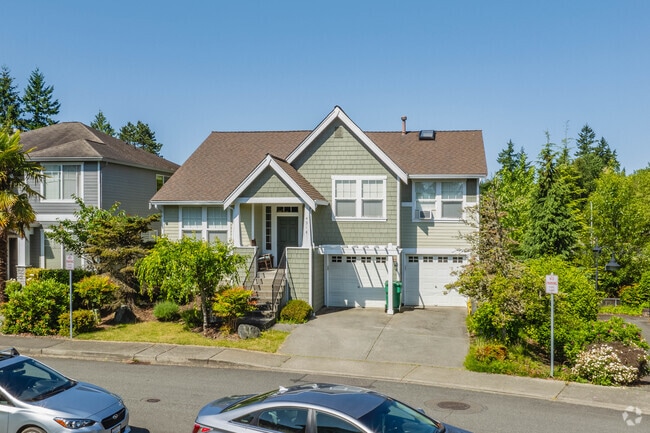 Craftsman homes are abundant in the Cascade View neighborhood, and some have multiple garages.