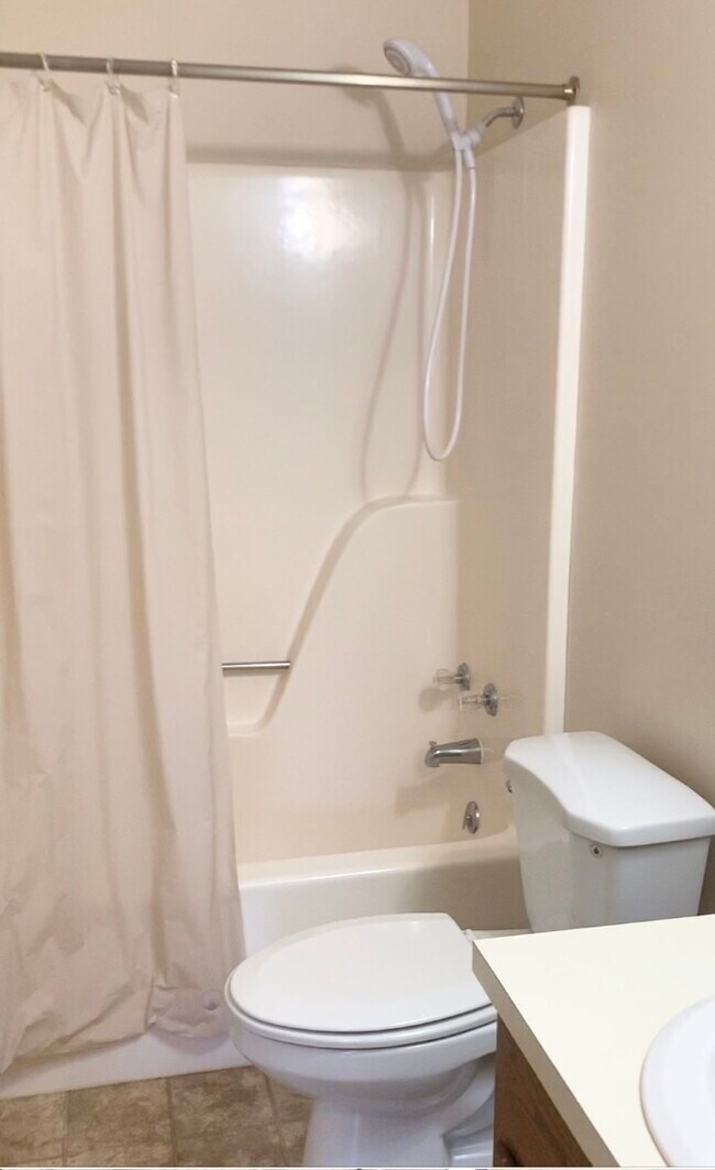 1100 W High St unit 2, Jefferson City, MO 65109 - photo 7