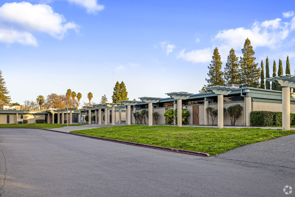 Diablo Community Day Public High School, where every student thrives.
