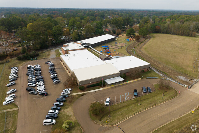 Richland Elementary in MS, highly rated, teaches 414 students in PK-K-2 with a 16:1 ratio.