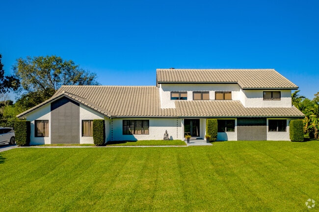Many homes in Robbins Park offer large front and backyards.