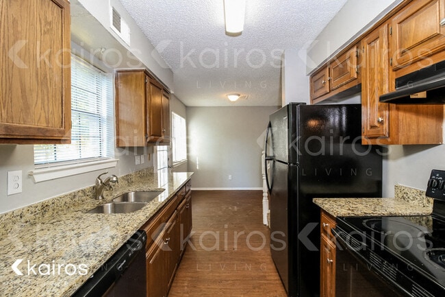 832 Courtenay Place, Garland, TX 75040 - photo 2