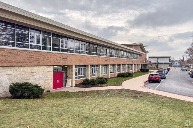 East Aurora High School has a student-teacher ratio of 19 to 1 and serves South Farnsworth.