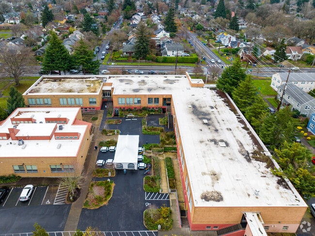 The neighborhood proximity of Holy Redeemer Catholic School.