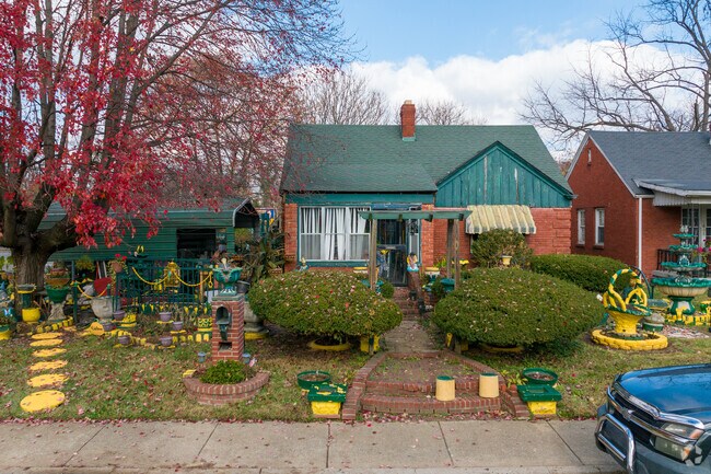 Algonquin's diverse home styles create a neighborhood with distinctive character.