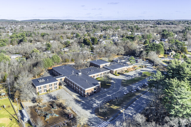 Lt. Peter M .Hansen Elementary School: Modern design and green surroundings from above.