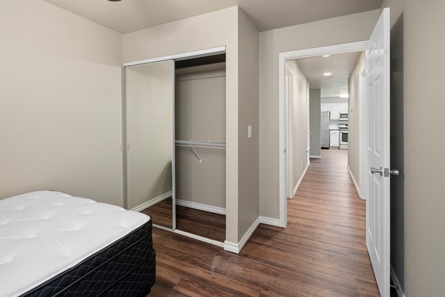 Dillon Park Student Apartments, Edmond, OK 73034 - photo 5