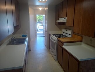 927 W 8th St, Santa Rosa, CA 95401