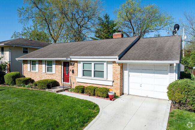 Ranch homes with mixed material facades can be found throughout Beechwood.