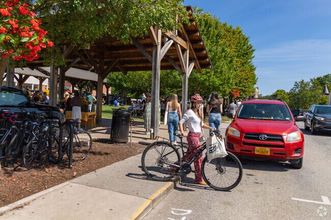 Mountain View features well-landscaped properties and well-kept public spaces.