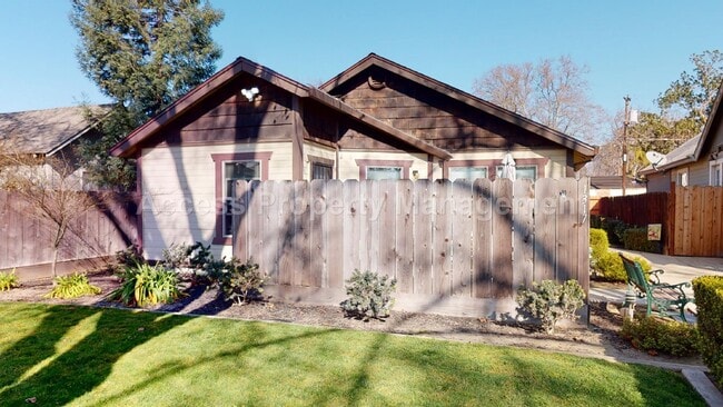 1317 Myrtle St unit 2, Turlock, CA 95380 - photo 2