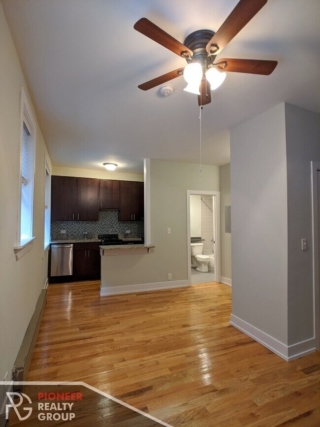 633 W Barry Ave unit 1, Chicago, IL 60657 - photo 3
