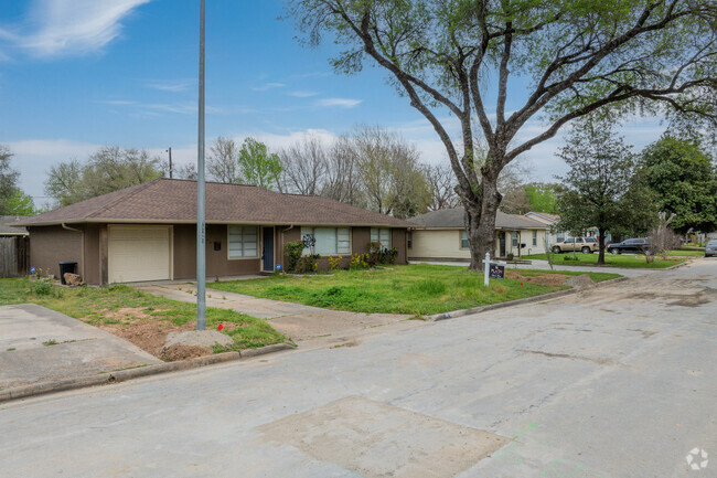 A variety of home styles can be found in the Galena Park area.