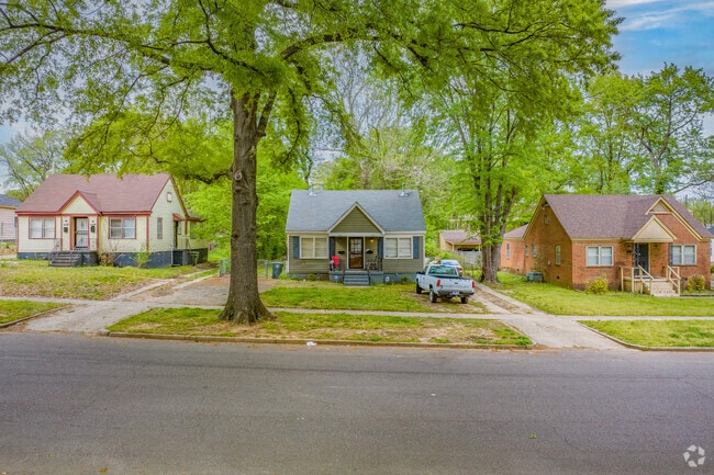 Discover the serene streets and welcoming ambiance defining the essence of South Memphis, TN.